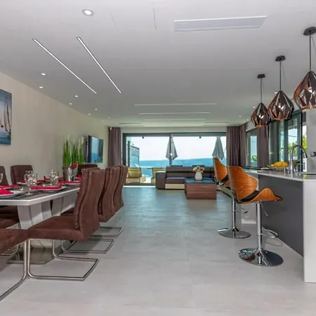 Luxury Sun View With Heated Pool Crikvenica