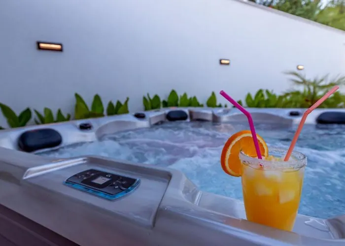 Luxury Sun View With Heated Pool *
