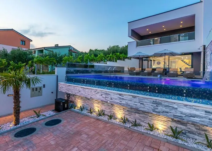 ヴィラ Luxury Sun View With Heated Pool ツリクヴェニツァ