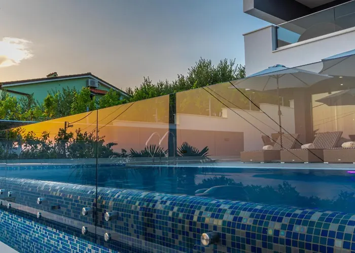 Vila Luxury Sun View With Heated Pool