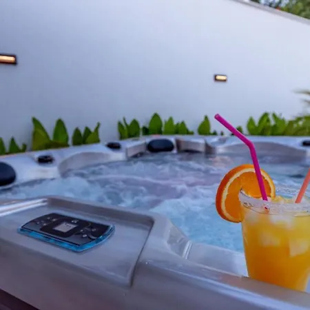 Luxury Sun View With Heated Pool *