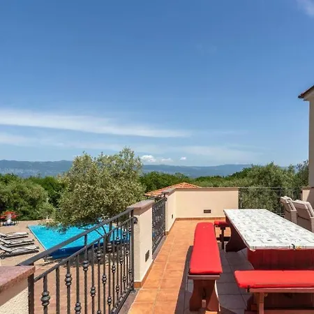 Luxury Sun View With Heated Pool Crikvenica